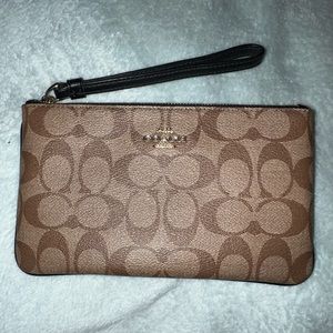 BROWN LEATHER COACH WRISLET